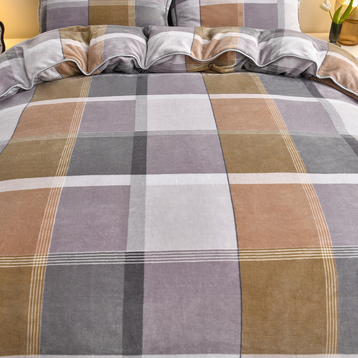 91家纺网 家纺一手货源 找家纺 橘姿家纺 2025新款9-10斤牛奶绒四件套金貂绒四件套 格韵