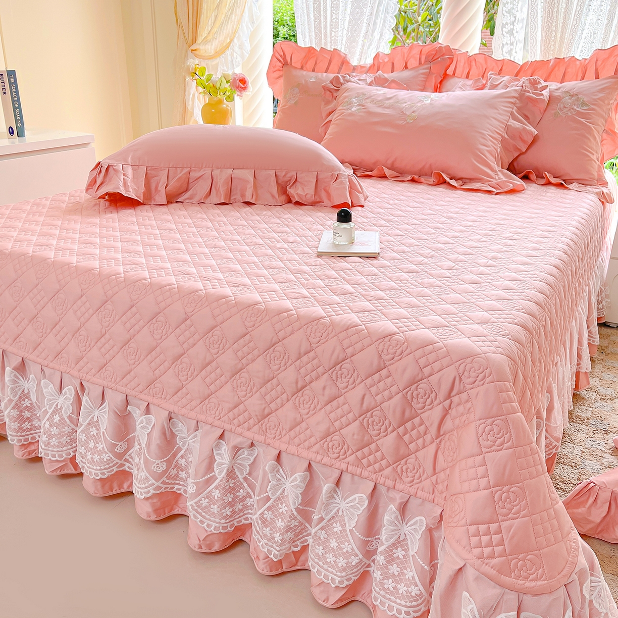 91家纺网 家纺一手货源 找家纺 宜凡家纺 2025新款长绒棉绣花夹棉床盖三件套--蝶恋笙花系列 蝶恋笙花 香妃粉