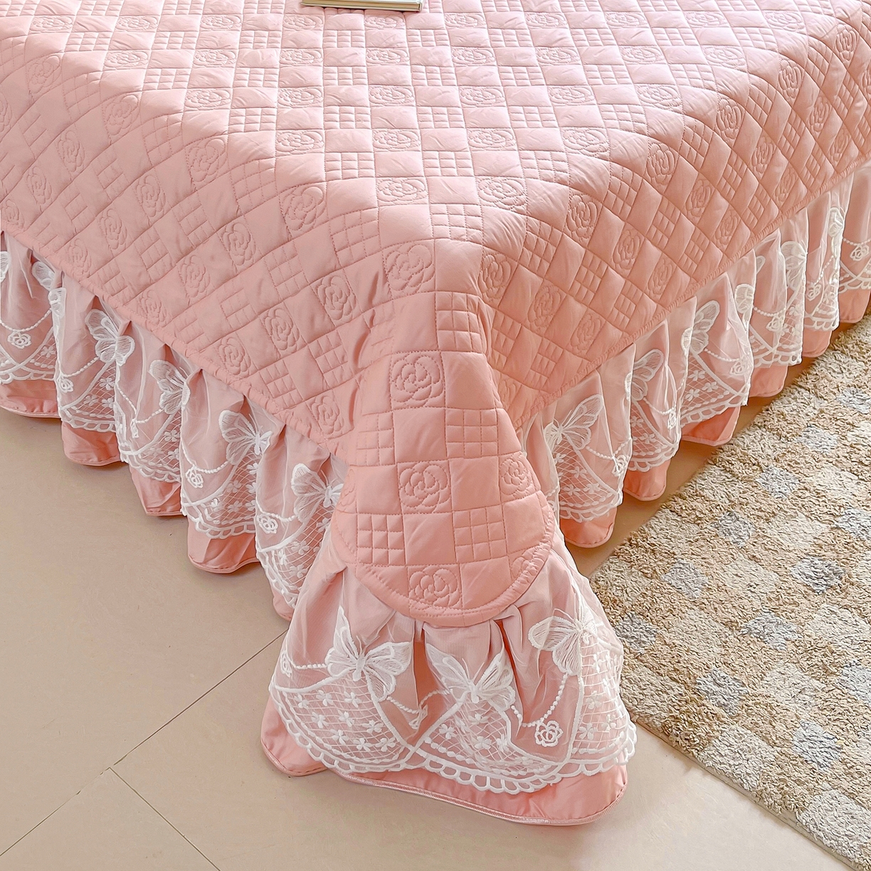 91家纺网 家纺一手货源 找家纺 宜凡家纺 2025新款长绒棉绣花夹棉床盖三件套--蝶恋笙花系列 蝶恋笙花 香妃粉