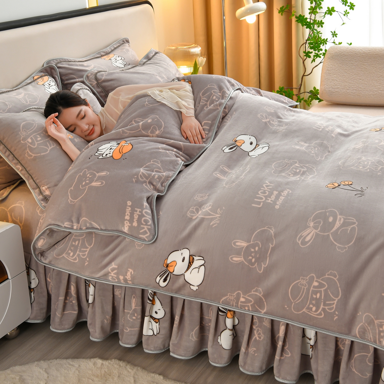 91家纺网 家纺一手货源 找家纺 橘姿家纺 2025新款9-10斤牛奶绒四件套金貂绒四件套 快乐时光