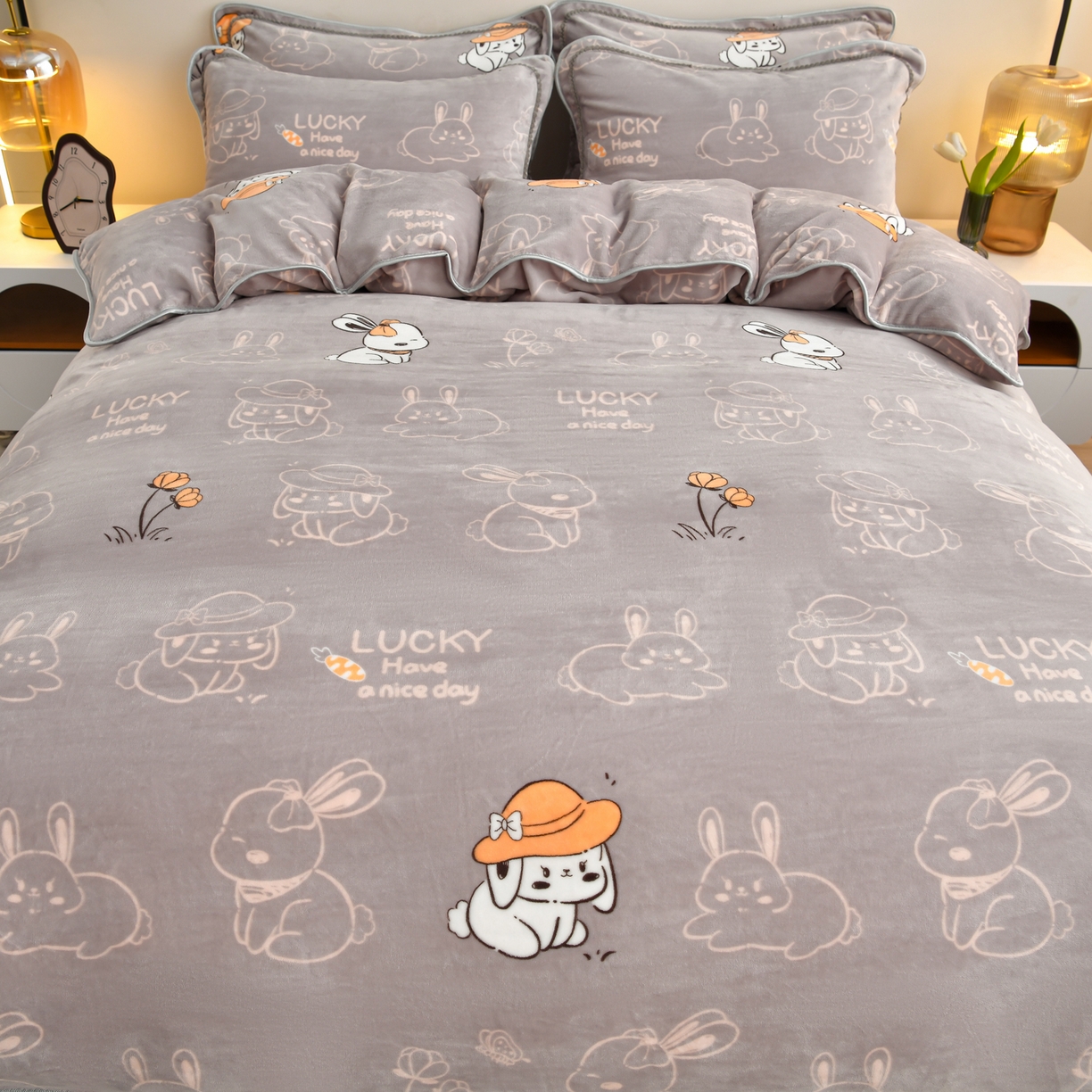 91家纺网 家纺一手货源 找家纺 橘姿家纺 2025新款9-10斤牛奶绒四件套金貂绒四件套 快乐时光