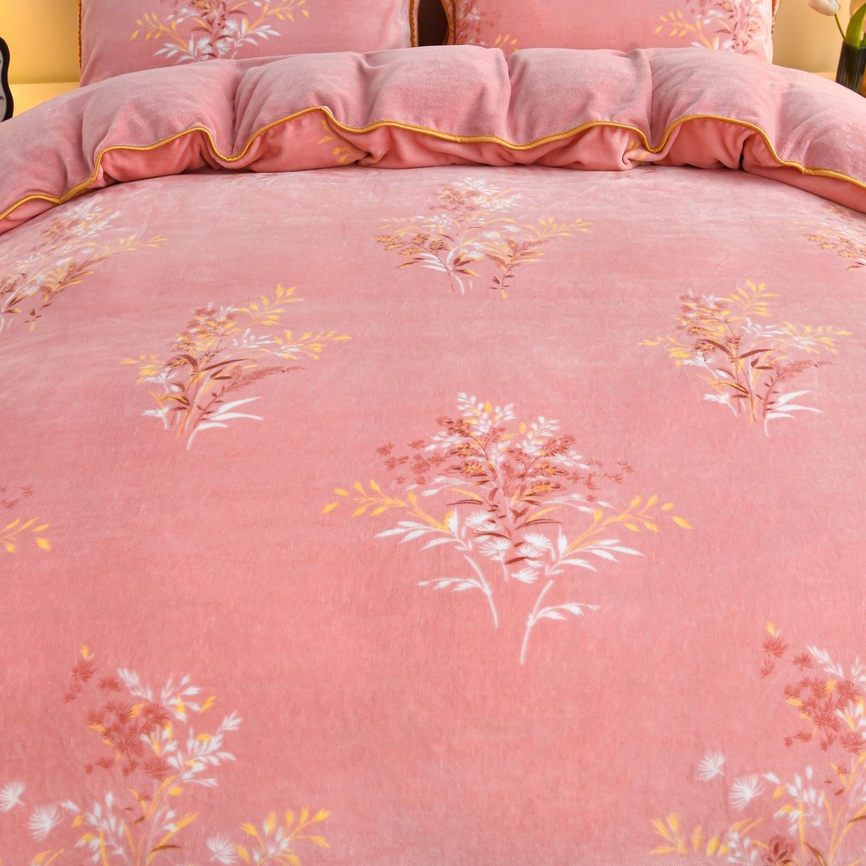 91家纺网 家纺一手货源 找家纺 橘姿家纺 2025新款9-10斤牛奶绒四件套金貂绒四件套 秋意