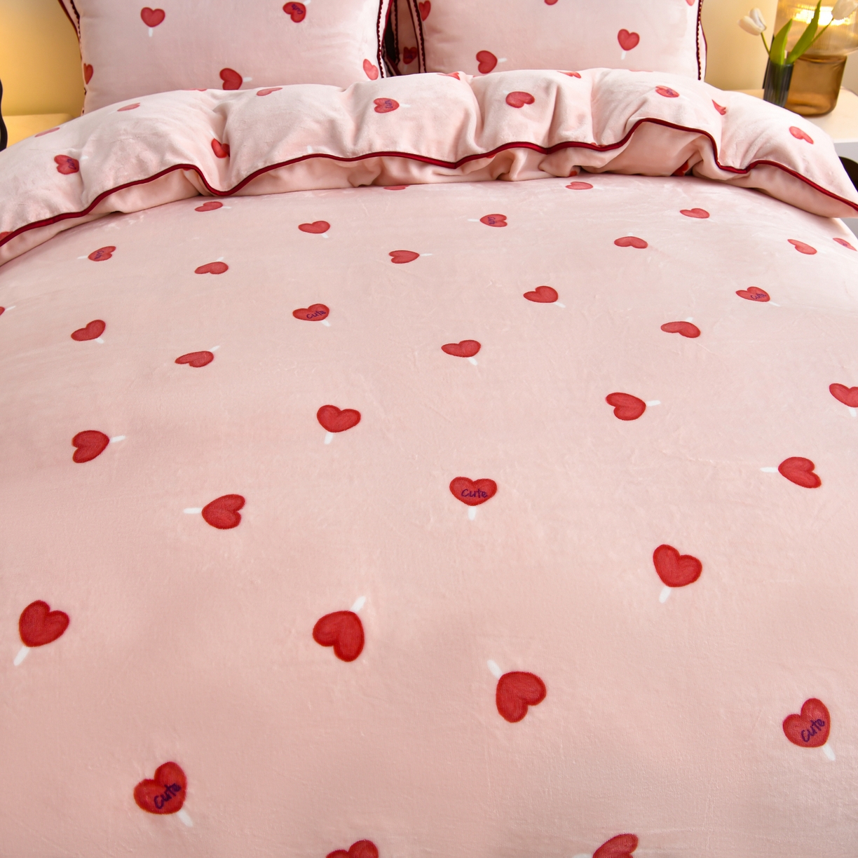 91家纺网 家纺一手货源 找家纺 橘姿家纺 2025新款9-10斤牛奶绒四件套金貂绒四件套 时尚爱心