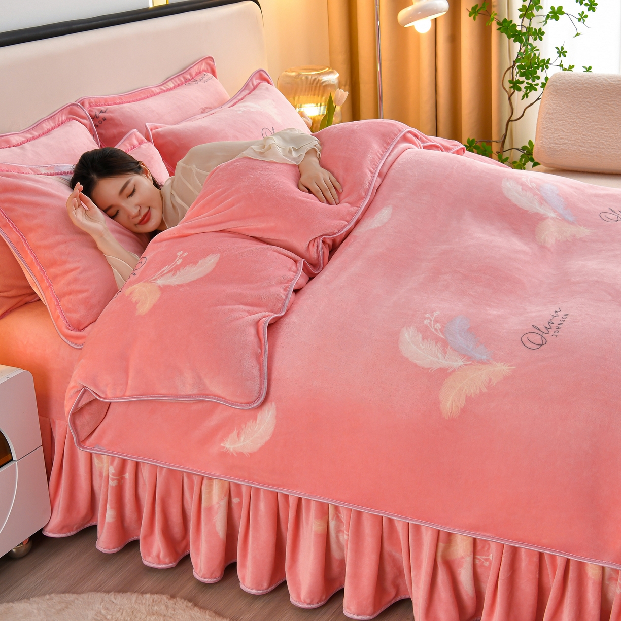 91家纺网 家纺一手货源 找家纺 橘姿家纺 2025新款9-10斤牛奶绒四件套金貂绒四件套 羽毛粉