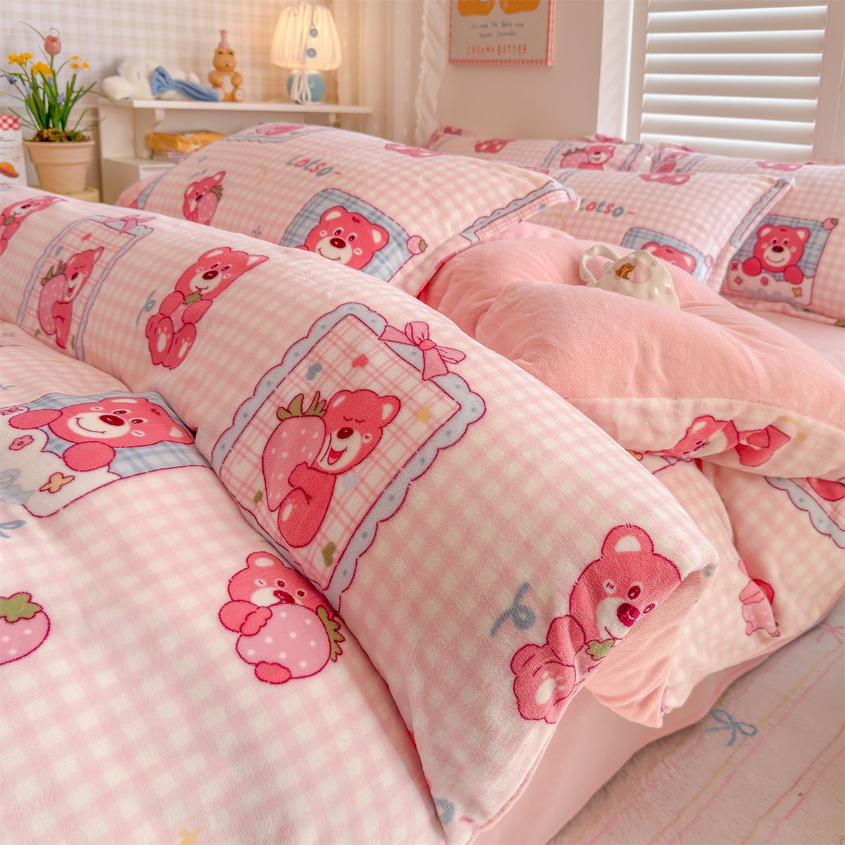 91家纺网 家纺一手货源 找家纺 （总）名兮家居 2025新款卡通时尚风高克重印花牛奶绒四件套