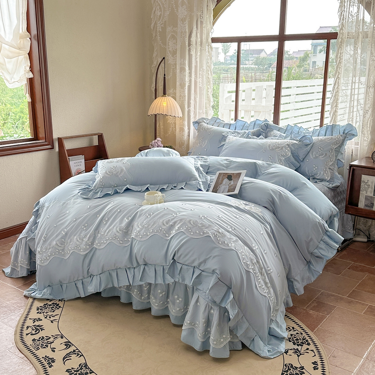 91家纺网 家纺一手货源 找家纺 宜凡家纺 2025新款长绒棉绣花夹棉床盖四件套--天鹅之吻系列 天鹅之吻 蔚蓝