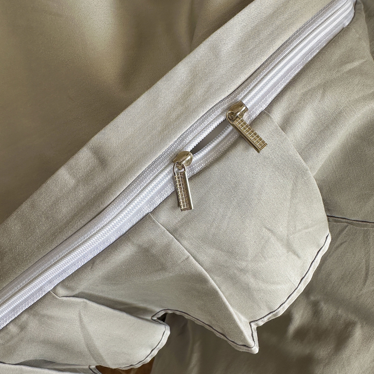 91家纺网 家纺一手货源 找家纺 （总）宜凡家纺 2025新款长绒棉绣花夹棉床盖四件套--天鹅之吻系列