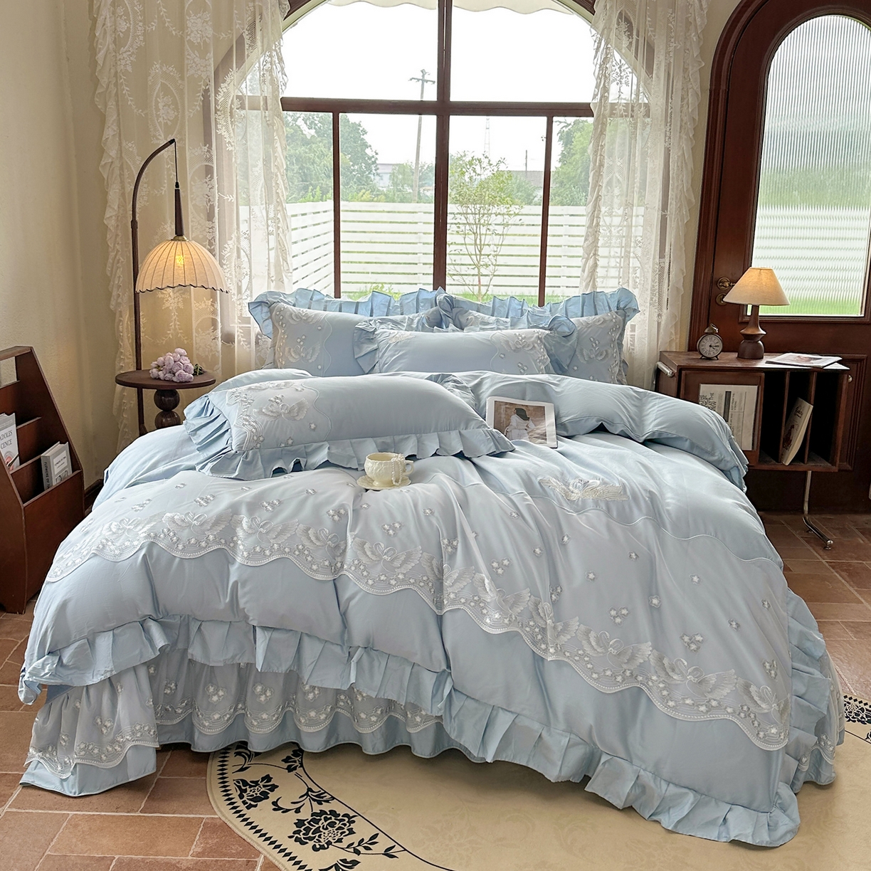 91家纺网 家纺一手货源 找家纺 宜凡家纺 2025新款长绒棉绣花夹棉床盖四件套--天鹅之吻系列 天鹅之吻 蔚蓝