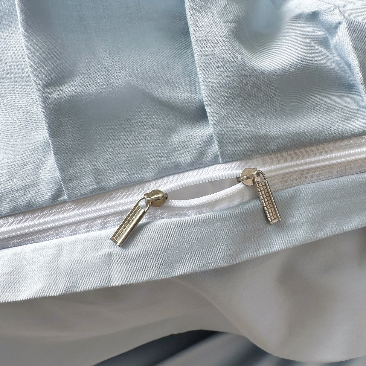 91家纺网 家纺一手货源 找家纺 宜凡家纺 2025新款长绒棉绣花夹棉床盖四件套--天鹅之吻系列 天鹅之吻 蔚蓝