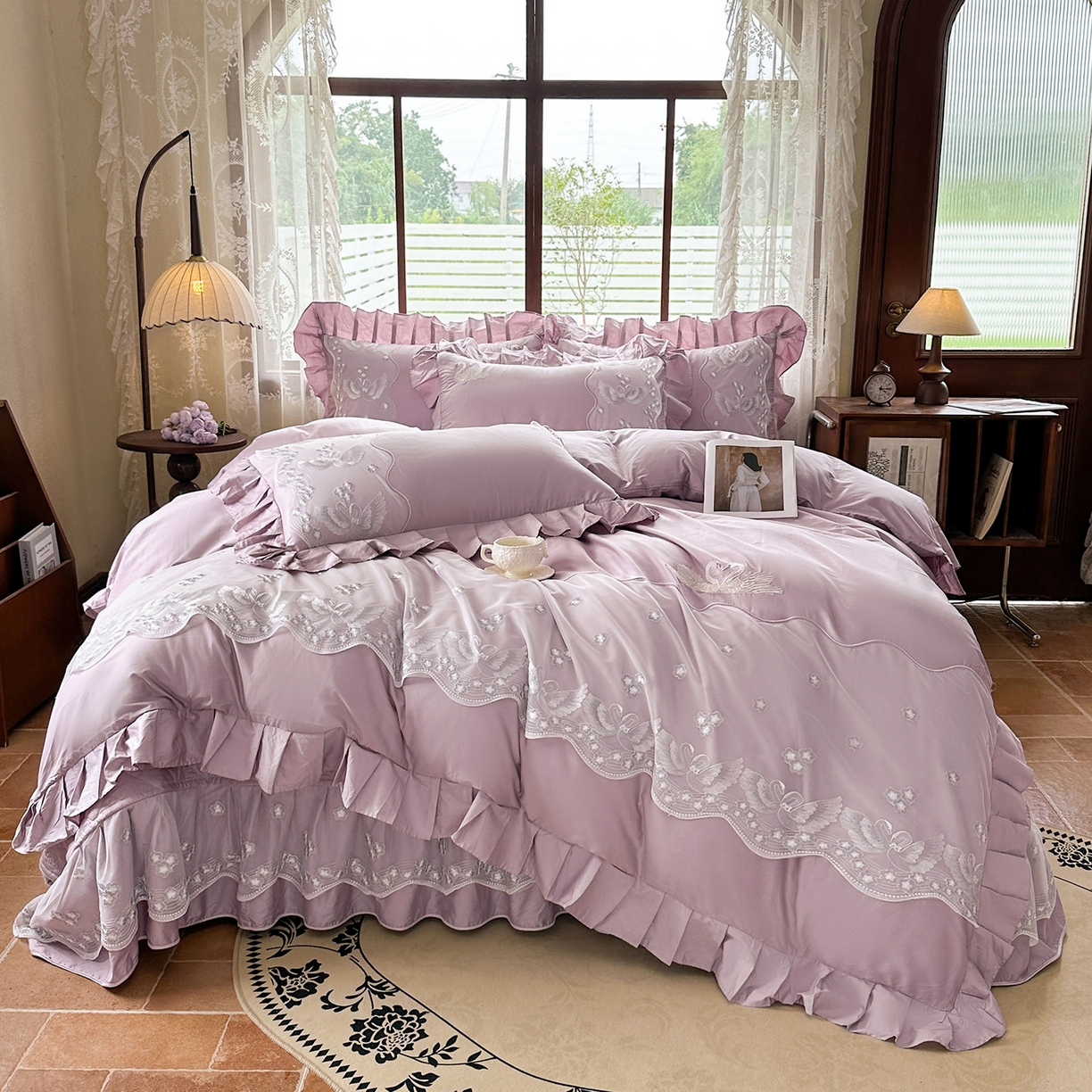 91家纺网 家纺一手货源 找家纺 宜凡家纺 2025新款长绒棉绣花夹棉床盖四件套--天鹅之吻系列 天鹅之吻 香芋紫