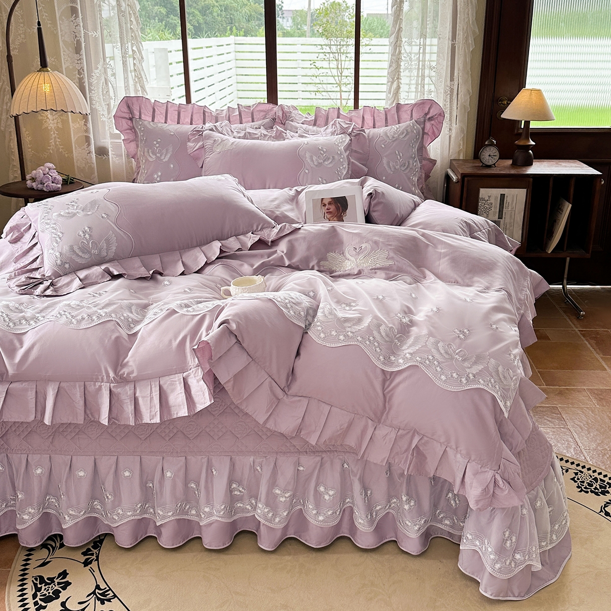 91家纺网 家纺一手货源 找家纺 宜凡家纺 2025新款长绒棉绣花夹棉床盖四件套--天鹅之吻系列 天鹅之吻 香芋紫