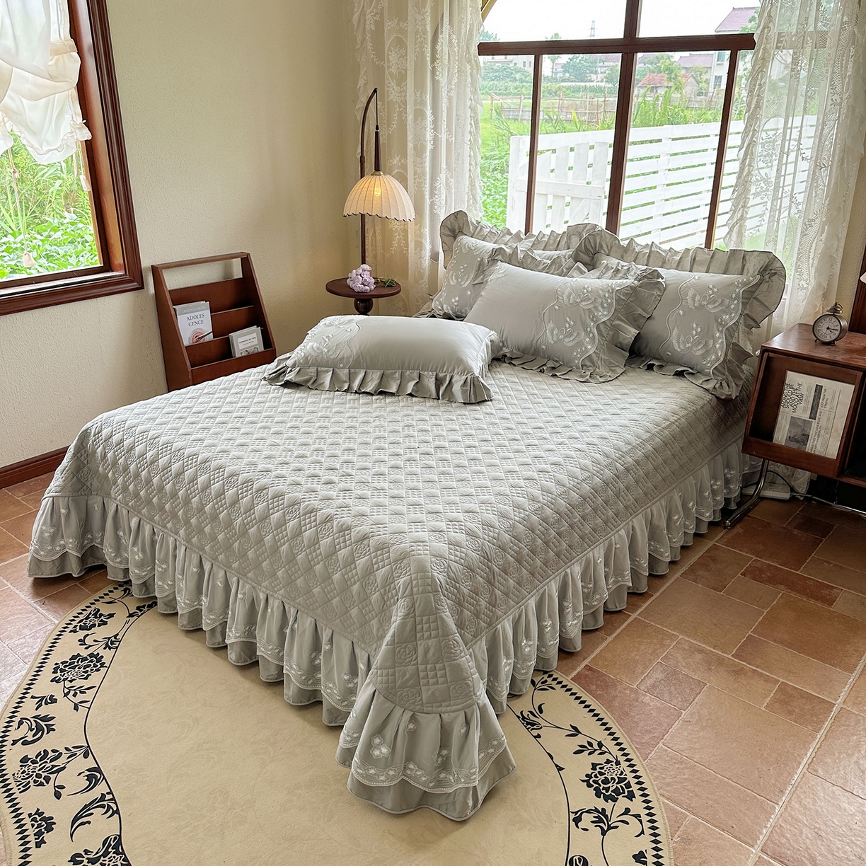 91家纺网 家纺一手货源 找家纺 宜凡家纺 2025新款长绒棉绣花夹棉床盖四件套--天鹅之吻系列 天鹅之吻 梦灰