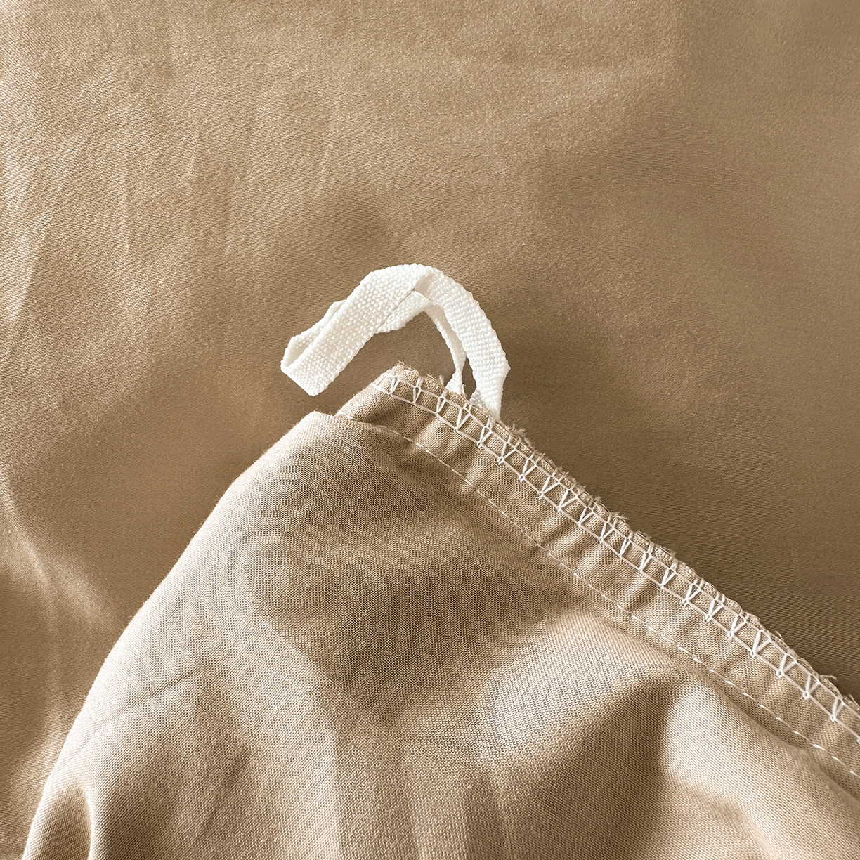 91家纺网 家纺一手货源 找家纺 宜凡家纺 2025新款长绒棉绣花夹棉床盖四件套--天鹅之吻系列 天鹅之吻 浅咖