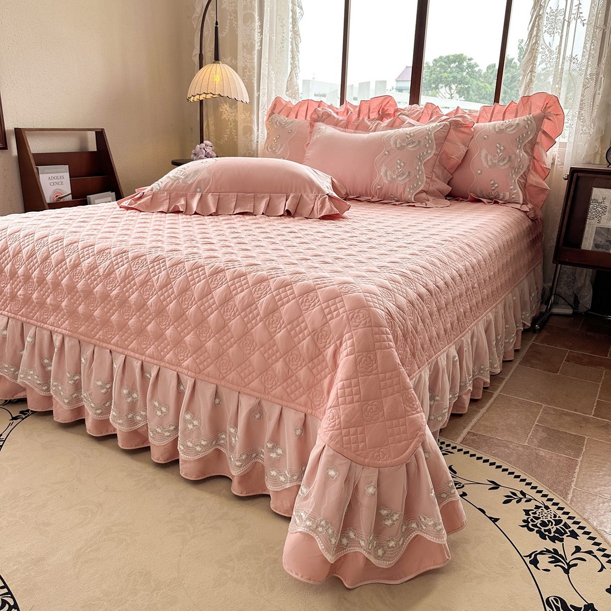 91家纺网 家纺一手货源 找家纺 宜凡家纺 2025新款长绒棉绣花夹棉床盖四件套--天鹅之吻系列 天鹅之吻 蜜粉