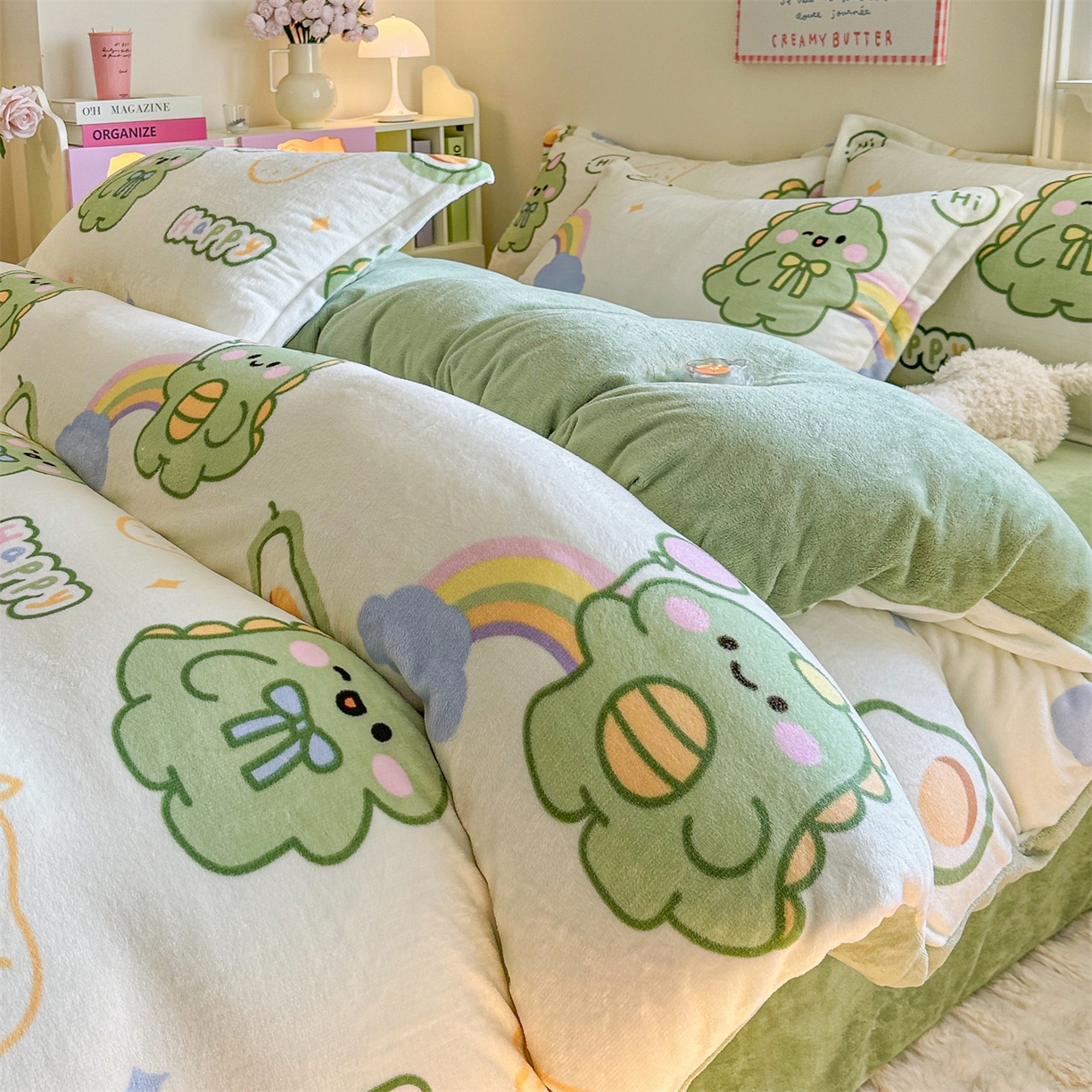 名兮家居 2025新款卡通时尚风高克重印花牛奶绒四件套 彩虹奶龙
