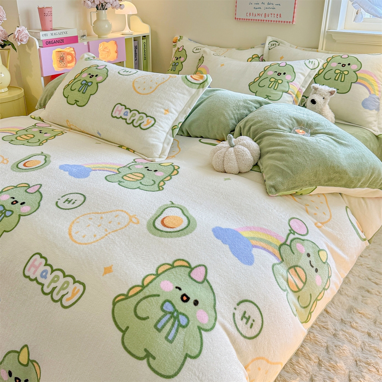 91家纺网 家纺一手货源 找家纺 名兮家居 2025新款卡通时尚风高克重印花牛奶绒四件套 彩虹奶龙