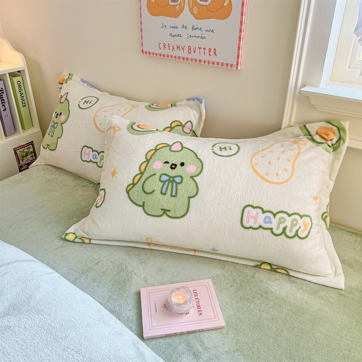 91家纺网 家纺一手货源 找家纺 名兮家居 2025新款卡通时尚风高克重印花牛奶绒四件套 彩虹奶龙