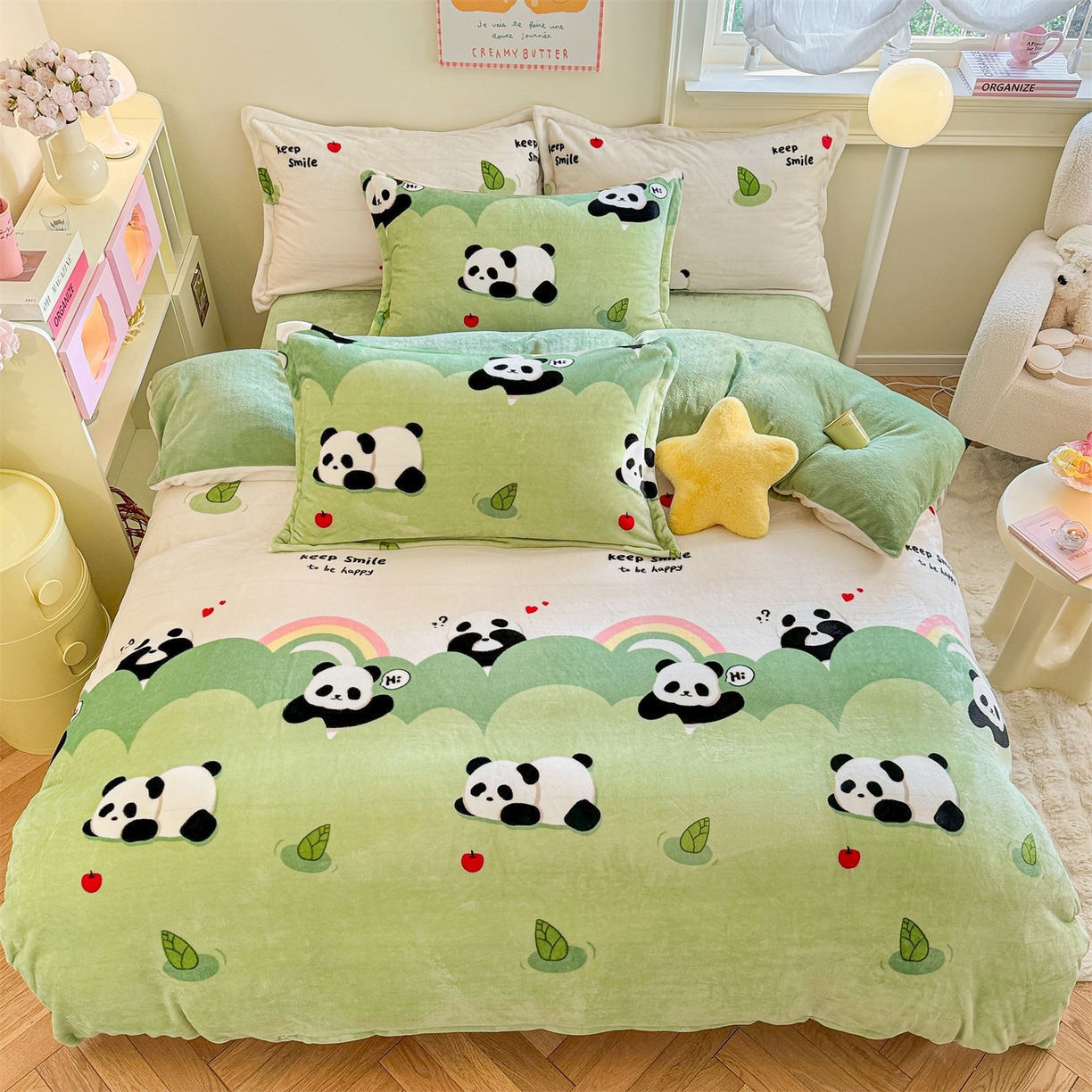 91家纺网 家纺一手货源 找家纺 名兮家居 2025新款卡通时尚风高克重印花牛奶绒四件套 彩虹熊猫-果绿