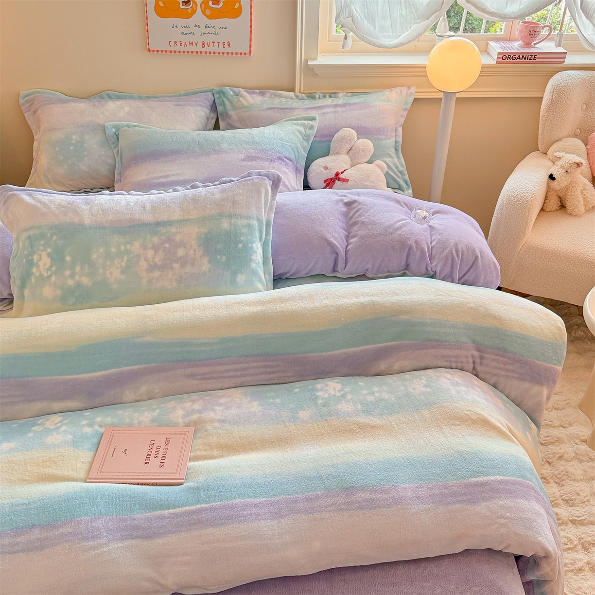 91家纺网 家纺一手货源 找家纺 名兮家居 2025新款卡通时尚风高克重印花牛奶绒四件套 彩色的梦