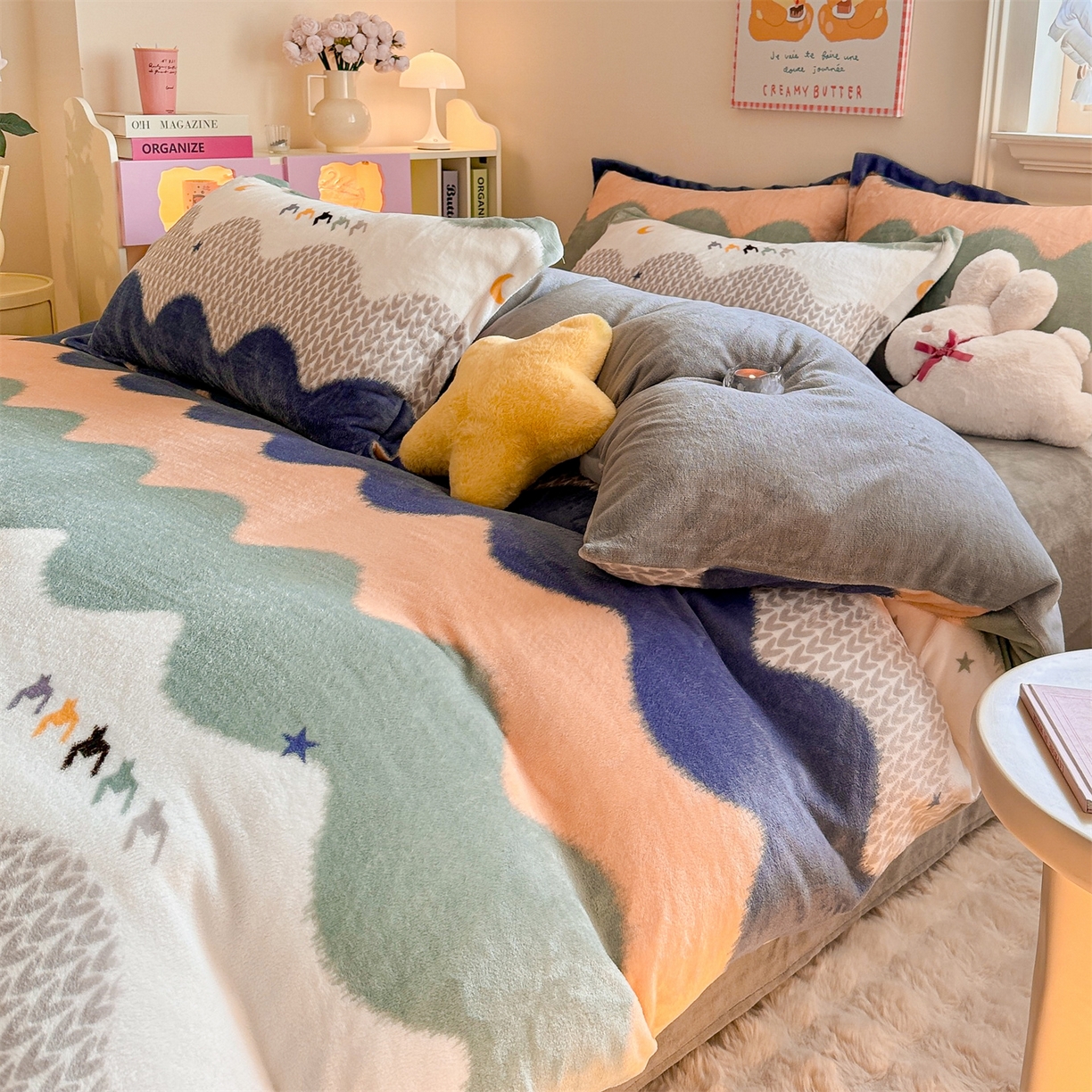 91家纺网 家纺一手货源 找家纺 名兮家居 2025新款卡通时尚风高克重印花牛奶绒四件套 乘风破浪