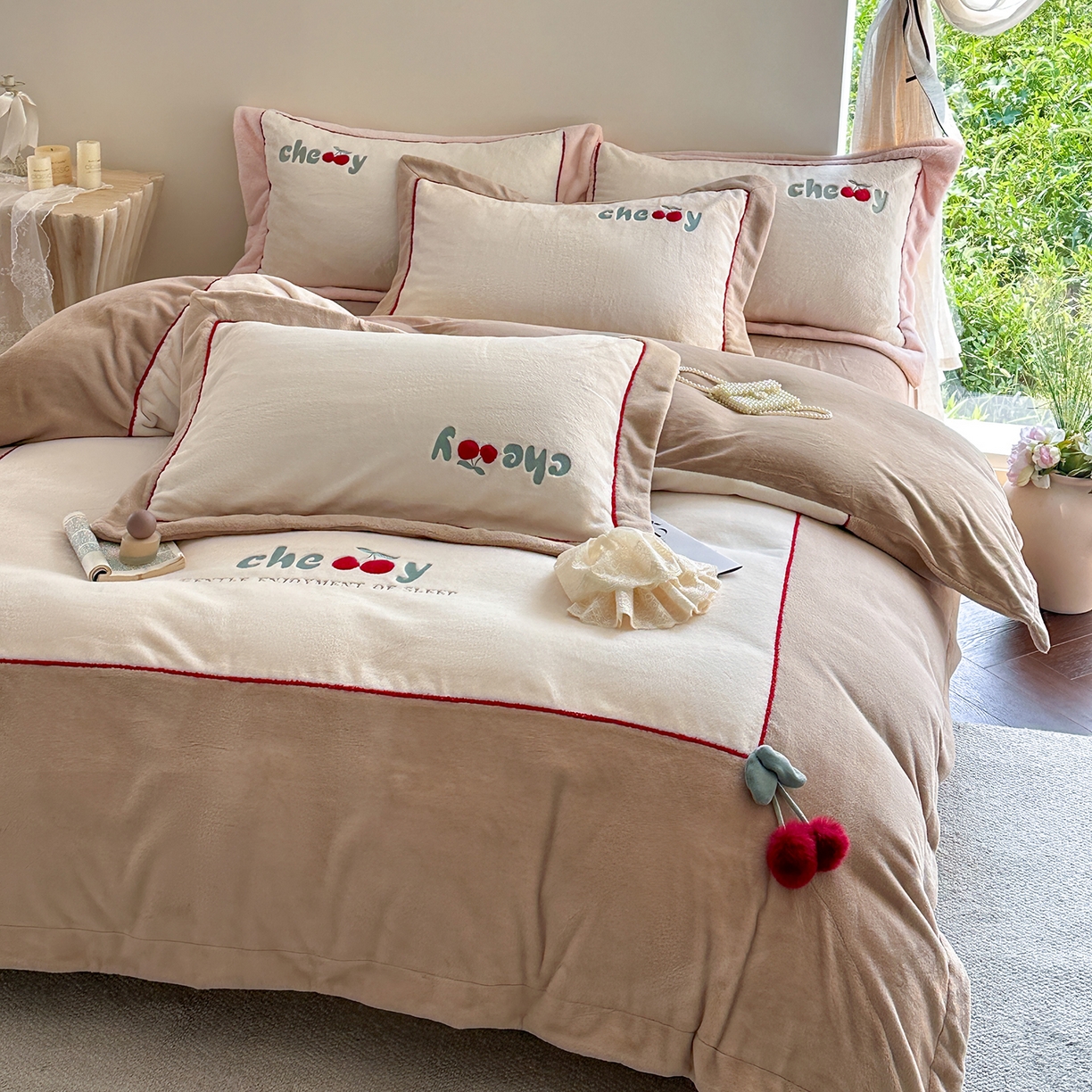 艾唯希家纺 2025新款小兔毛全消光牛奶绒工艺四件套-绒樱桃系列 绒樱桃-驼