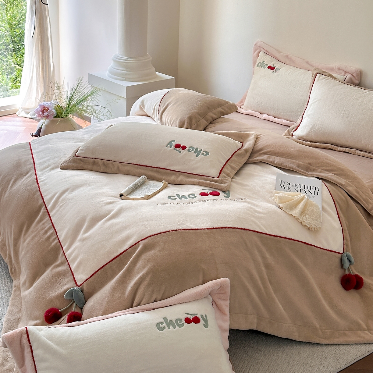 91家纺网 家纺一手货源 找家纺 艾唯希家纺 2025新款小兔毛全消光牛奶绒工艺四件套-绒樱桃系列 绒樱桃-驼