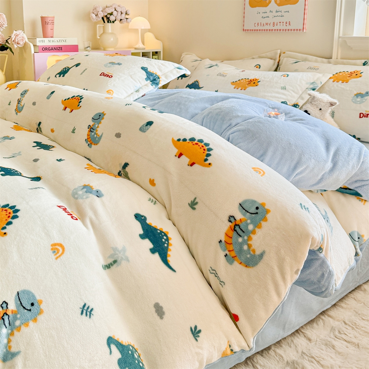 名兮家居 2025新款卡通时尚风高克重印花牛奶绒四件套 恐龙多多