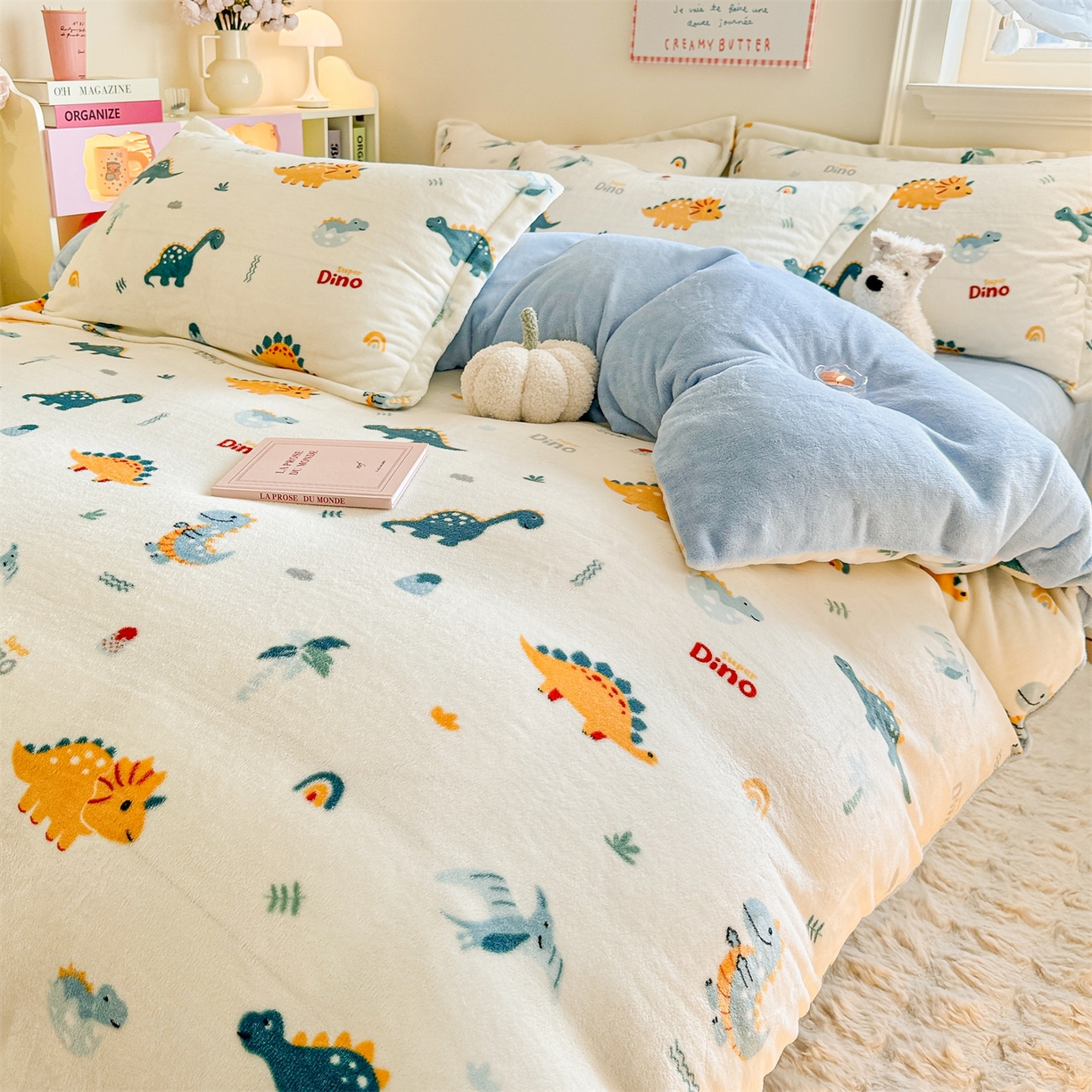 91家纺网 家纺一手货源 找家纺 名兮家居 2025新款卡通时尚风高克重印花牛奶绒四件套 恐龙多多