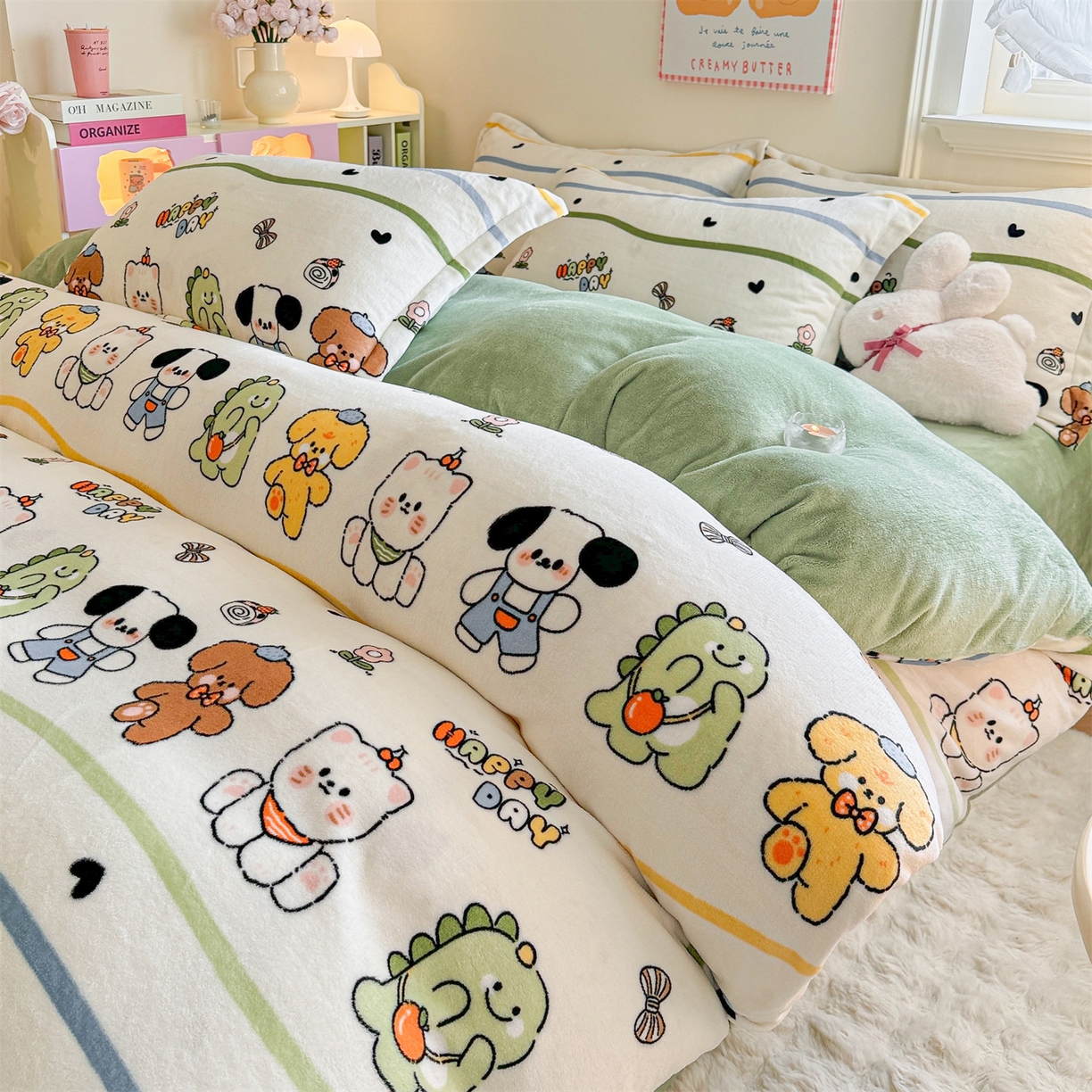 91家纺网 家纺一手货源 找家纺 名兮家居 2025新款卡通时尚风高克重印花牛奶绒四件套 快乐宝贝