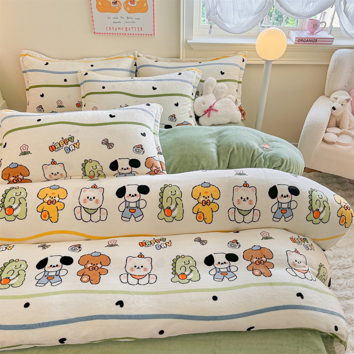 91家纺网 家纺一手货源 找家纺 名兮家居 2025新款卡通时尚风高克重印花牛奶绒四件套 快乐宝贝