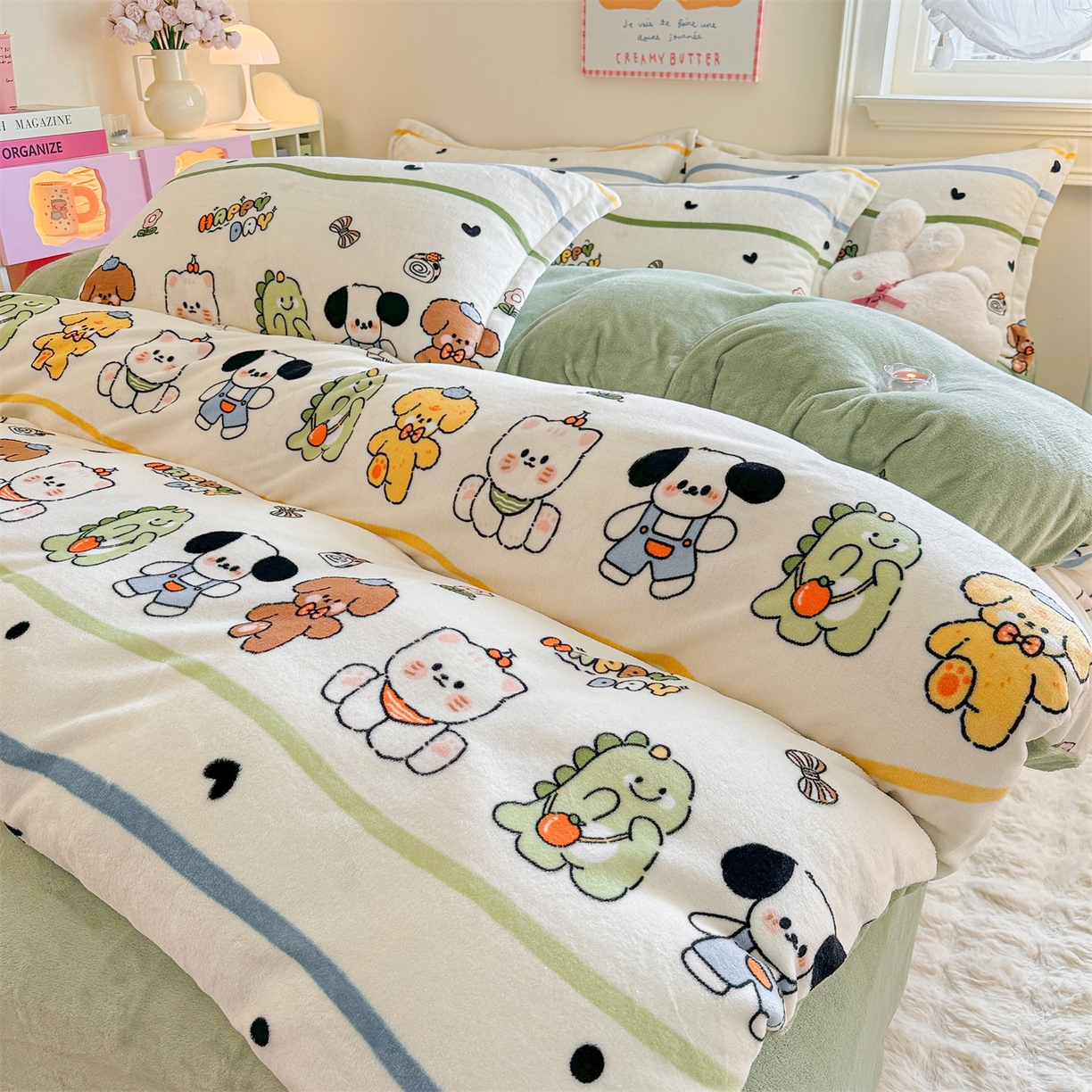 91家纺网 家纺一手货源 找家纺 名兮家居 2025新款卡通时尚风高克重印花牛奶绒四件套 快乐宝贝