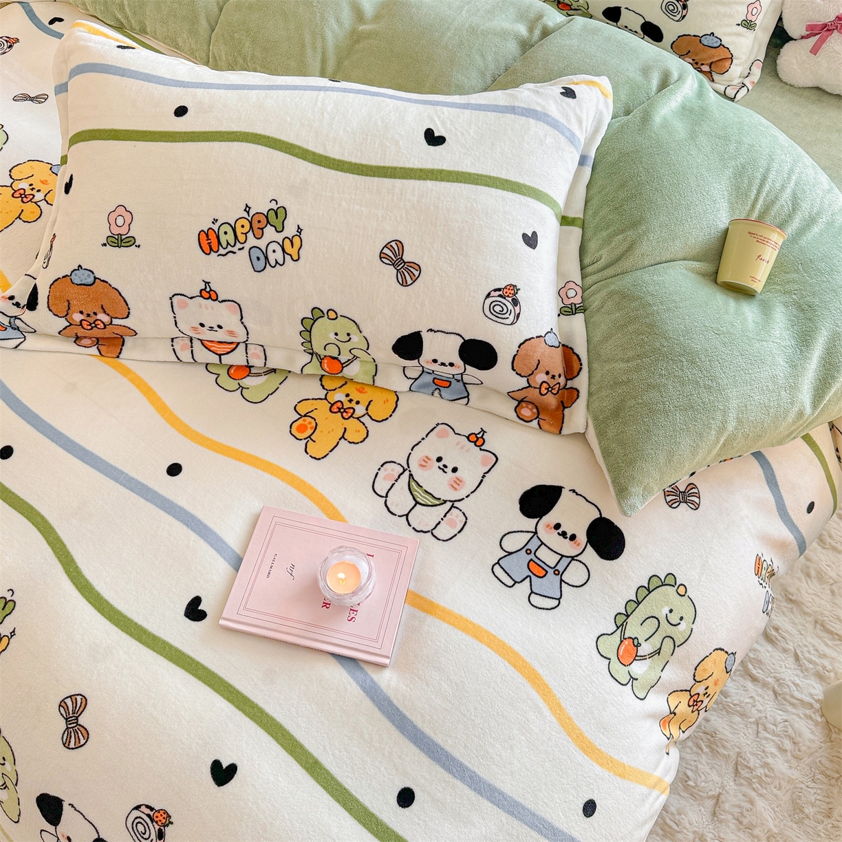 91家纺网 家纺一手货源 找家纺 名兮家居 2025新款卡通时尚风高克重印花牛奶绒四件套 快乐宝贝