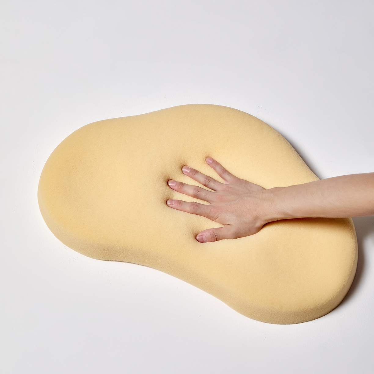 91家纺网 家纺一手货源 找家纺 蔻眠 儿童硅胶护颈枕芯可水洗护颈护脊学生枕头婴幼儿园宝宝定型枕 云朵硅胶枕-橙色