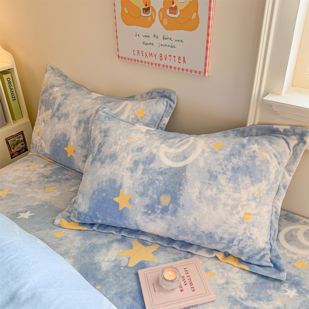 91家纺网 家纺一手货源 找家纺 名兮家居 2025新款卡通时尚风高克重印花牛奶绒四件套 满天星