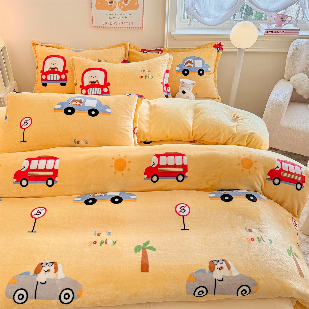 91家纺网 家纺一手货源 找家纺 名兮家居 2025新款卡通时尚风高克重印花牛奶绒四件套 汽车派对