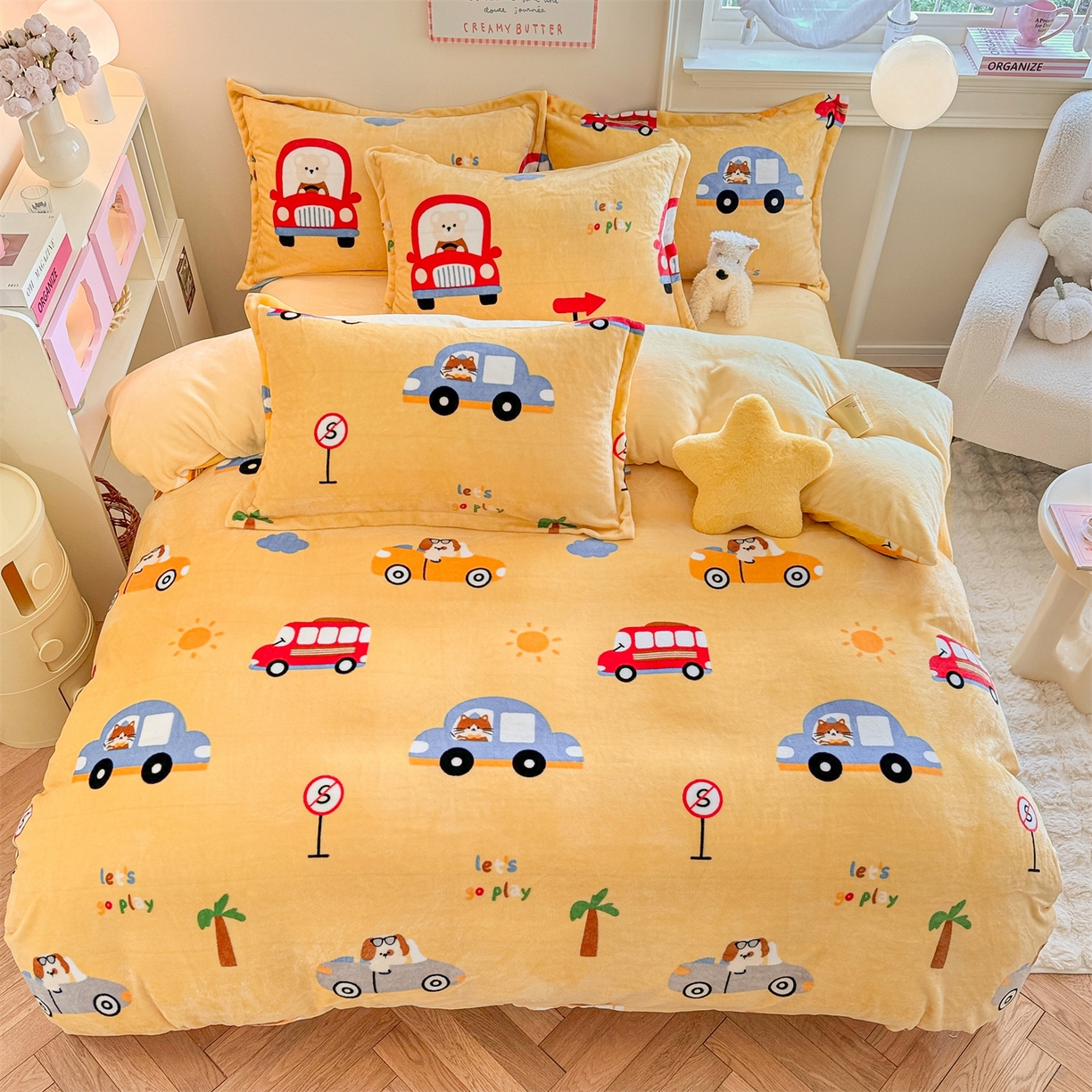 91家纺网 家纺一手货源 找家纺 名兮家居 2025新款卡通时尚风高克重印花牛奶绒四件套 汽车派对