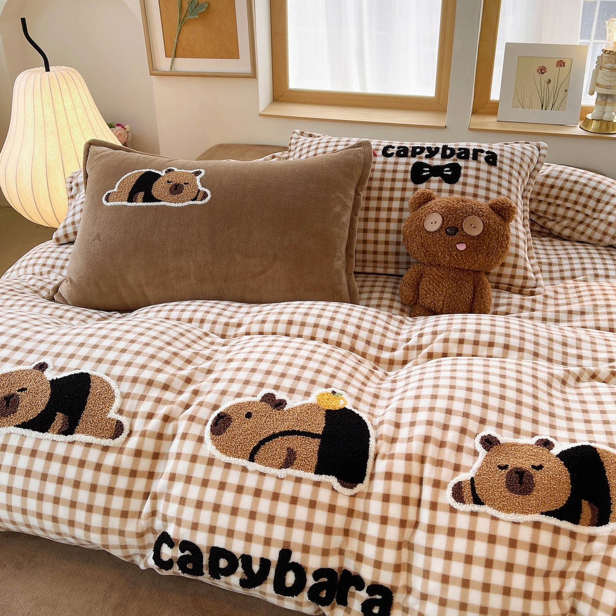 91家纺网 家纺一手货源 找家纺 炫拼家纺 2025新款高克重牛奶绒格子卡通毛巾绣加厚四件套-糖宝系列 糖宝-半勺清风