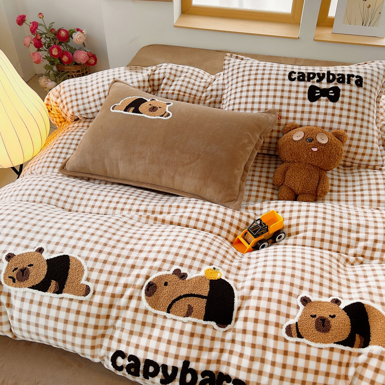 91家纺网 家纺一手货源 找家纺 炫拼家纺 2025新款高克重牛奶绒格子卡通毛巾绣加厚四件套-糖宝系列 糖宝-半勺清风