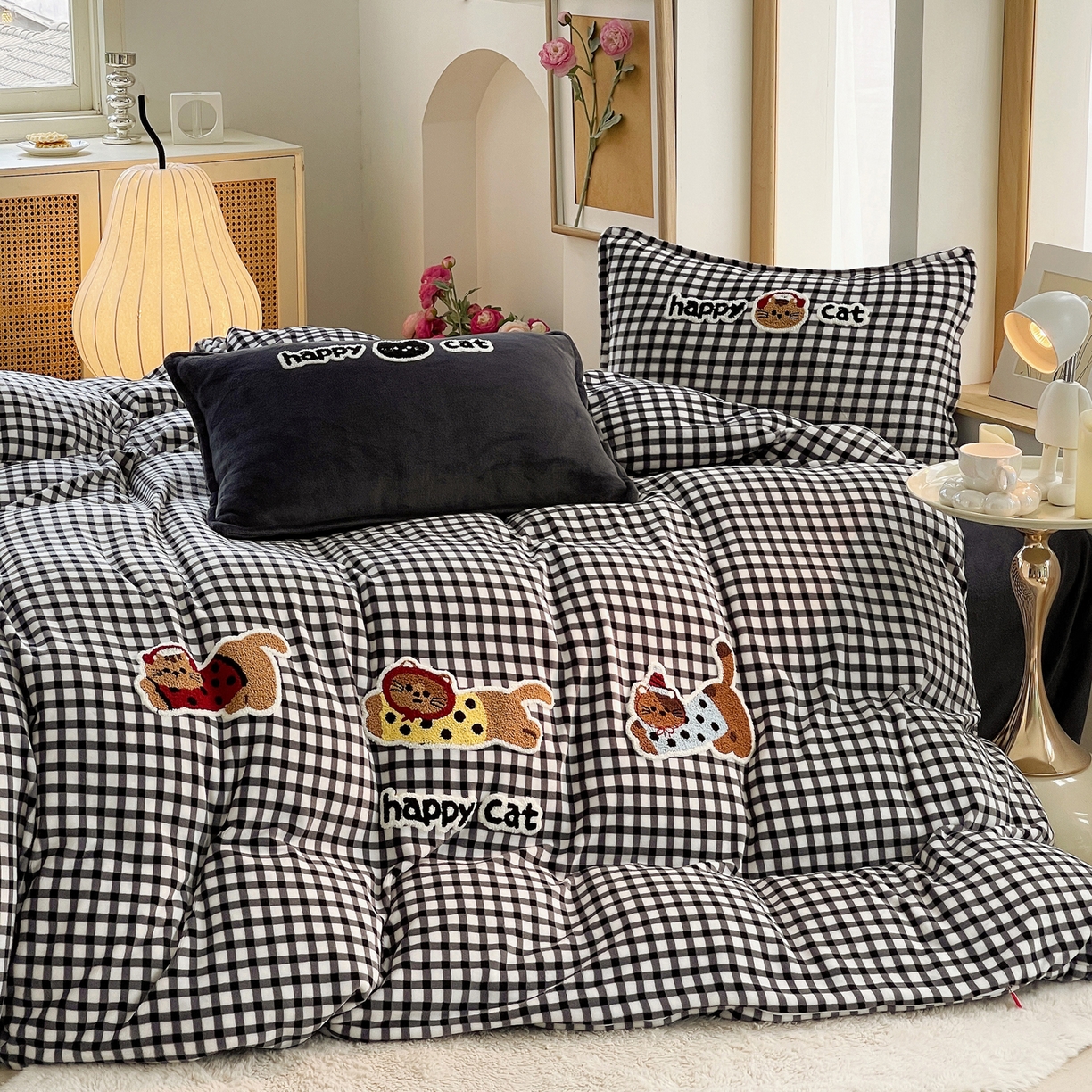 91家纺网 家纺一手货源 找家纺 炫拼家纺 2025新款高克重牛奶绒格子卡通毛巾绣加厚四件套-糖宝系列 糖宝-喵了个咪