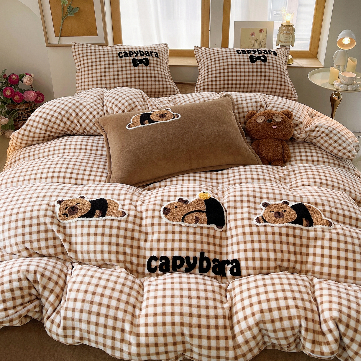 91家纺网 家纺一手货源 找家纺 （总）炫拼家纺 2025新款高克重牛奶绒格子卡通毛巾绣加厚四件套-糖宝系列