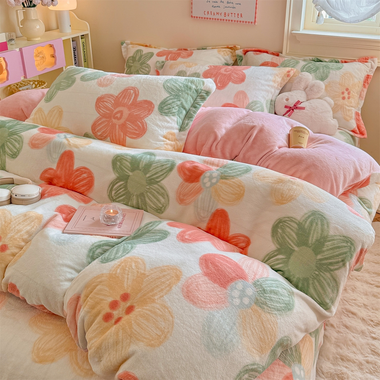 91家纺网 家纺一手货源 找家纺 名兮家居 2025新款卡通时尚风高克重印花牛奶绒四件套 倾城