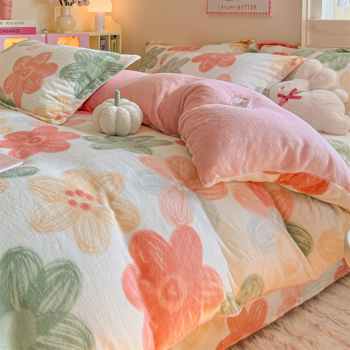 91家纺网 家纺一手货源 找家纺 名兮家居 2025新款卡通时尚风高克重印花牛奶绒四件套 倾城