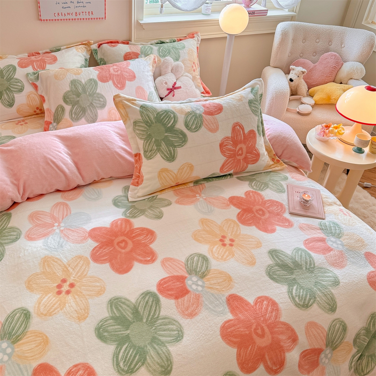 91家纺网 家纺一手货源 找家纺 名兮家居 2025新款卡通时尚风高克重印花牛奶绒四件套 倾城