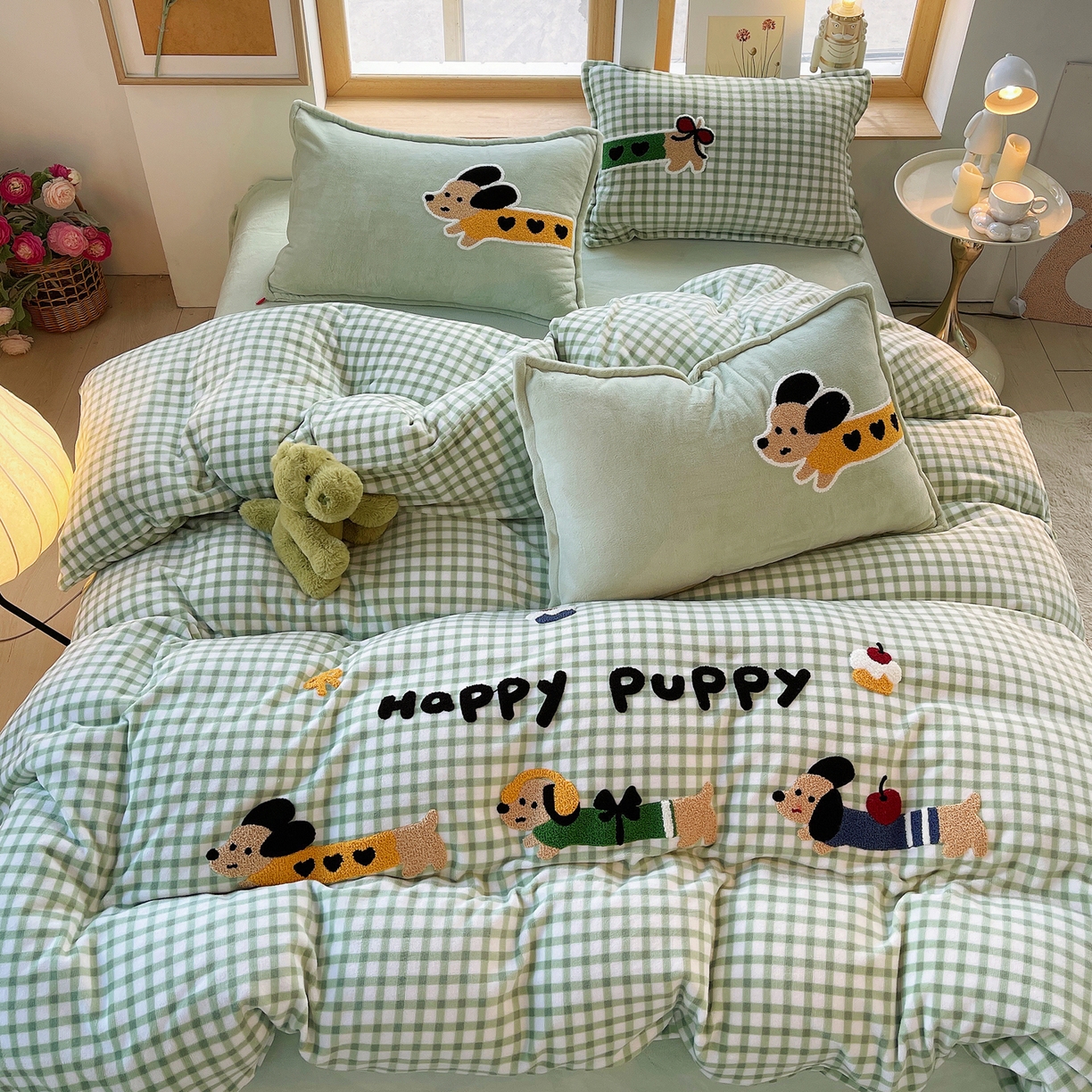 91家纺网 家纺一手货源 找家纺 炫拼家纺 2025新款高克重牛奶绒格子卡通毛巾绣加厚四件套-糖宝系列 糖宝-汪星日记