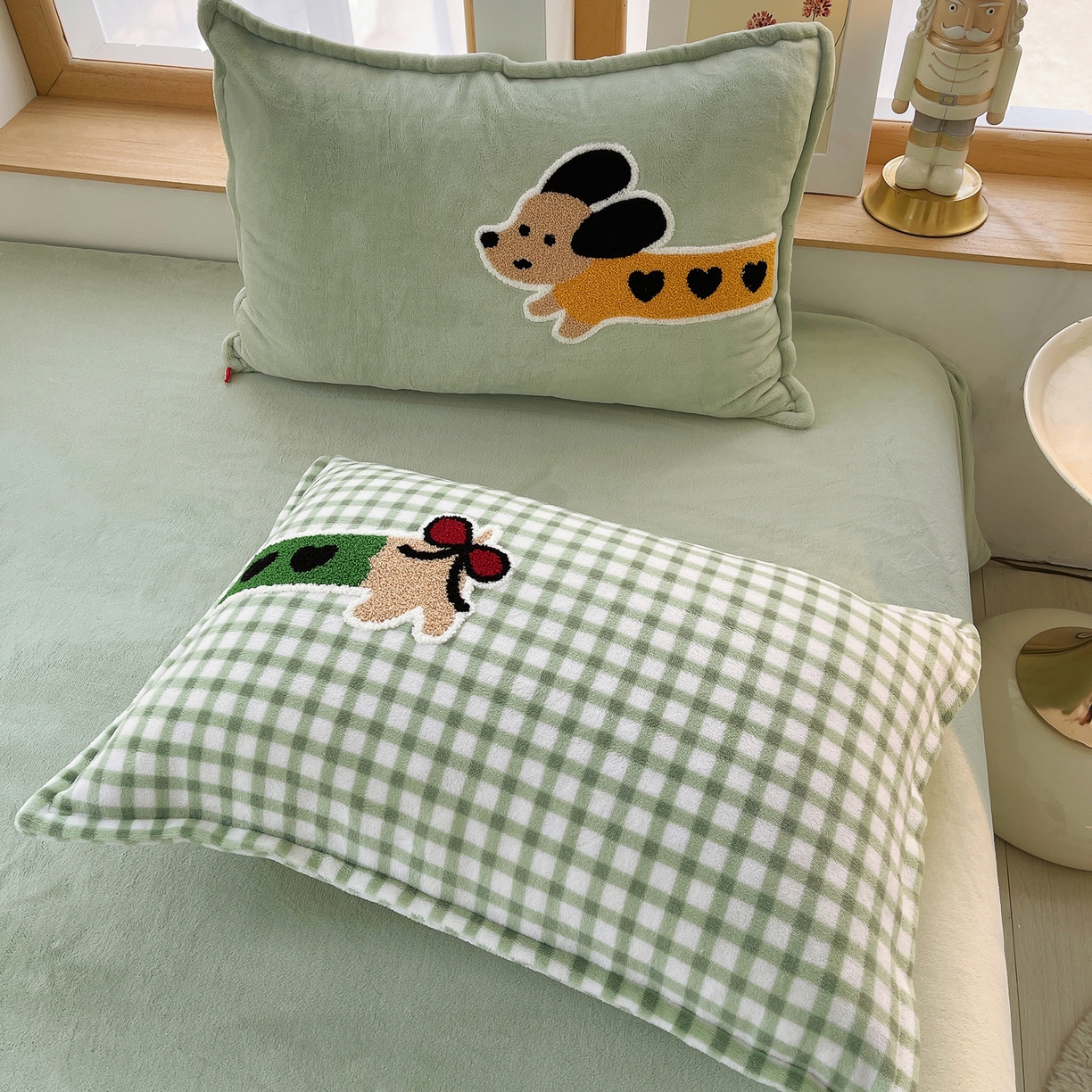 91家纺网 家纺一手货源 找家纺 炫拼家纺 2025新款高克重牛奶绒格子卡通毛巾绣加厚四件套-糖宝系列 糖宝-汪星日记