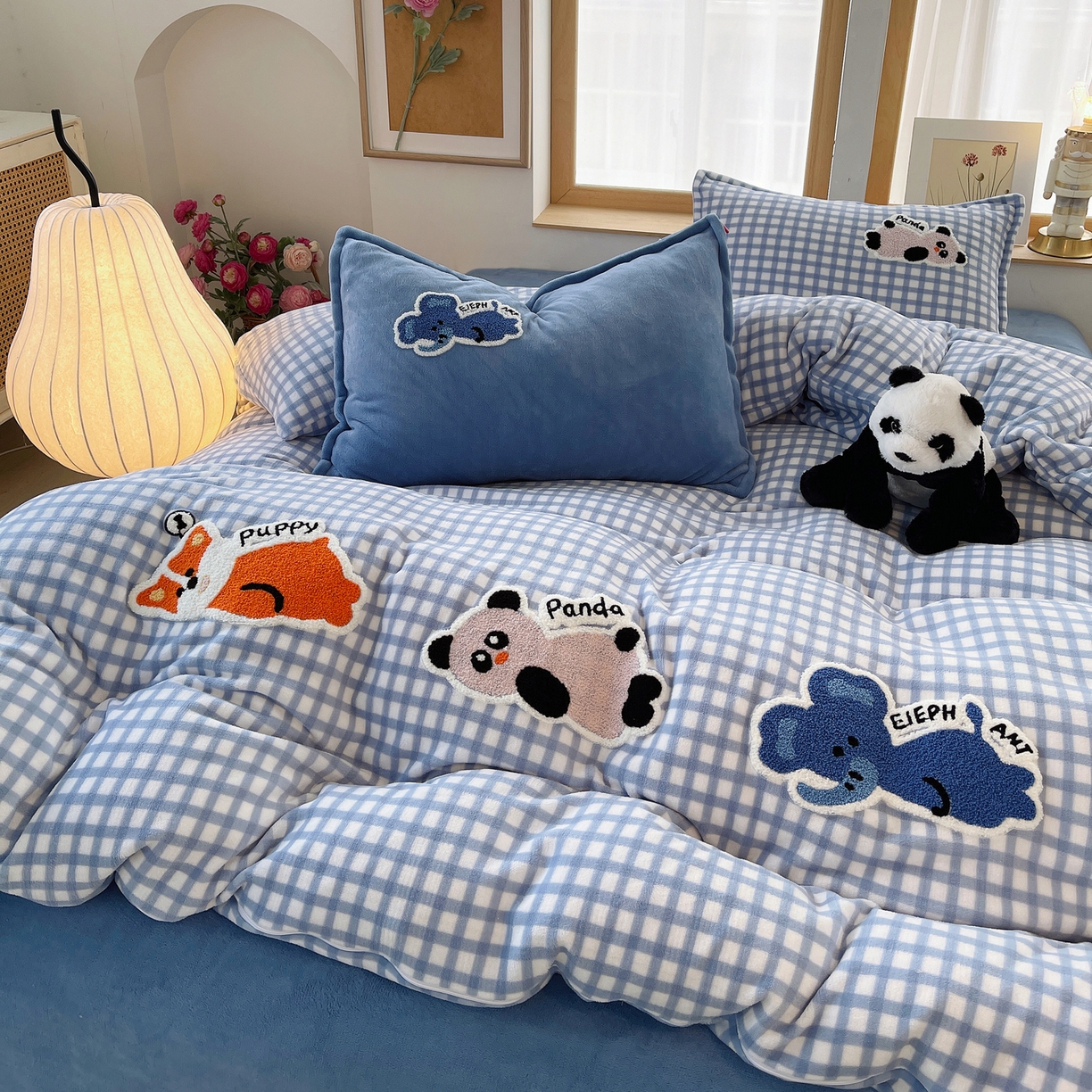 91家纺网 家纺一手货源 找家纺 炫拼家纺 2025新款高克重牛奶绒格子卡通毛巾绣加厚四件套-糖宝系列 糖宝-星球萌宠