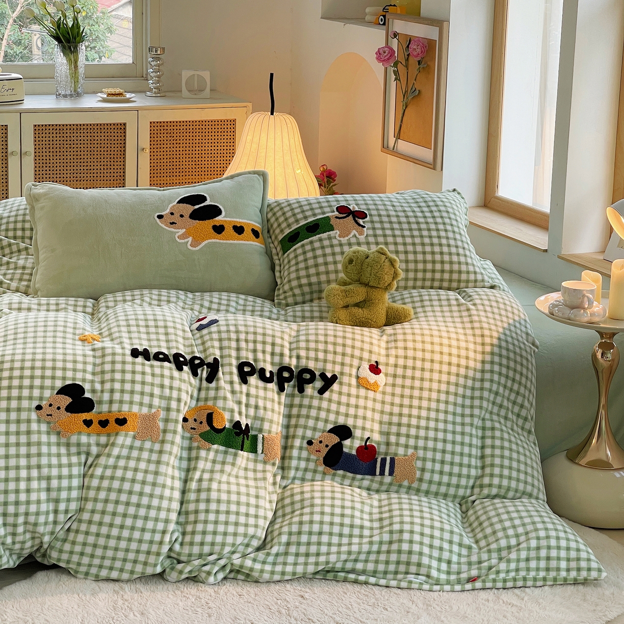 91家纺网 家纺一手货源 找家纺 炫拼家纺 2025新款高克重牛奶绒格子卡通毛巾绣加厚四件套-糖宝系列 糖宝-汪星日记