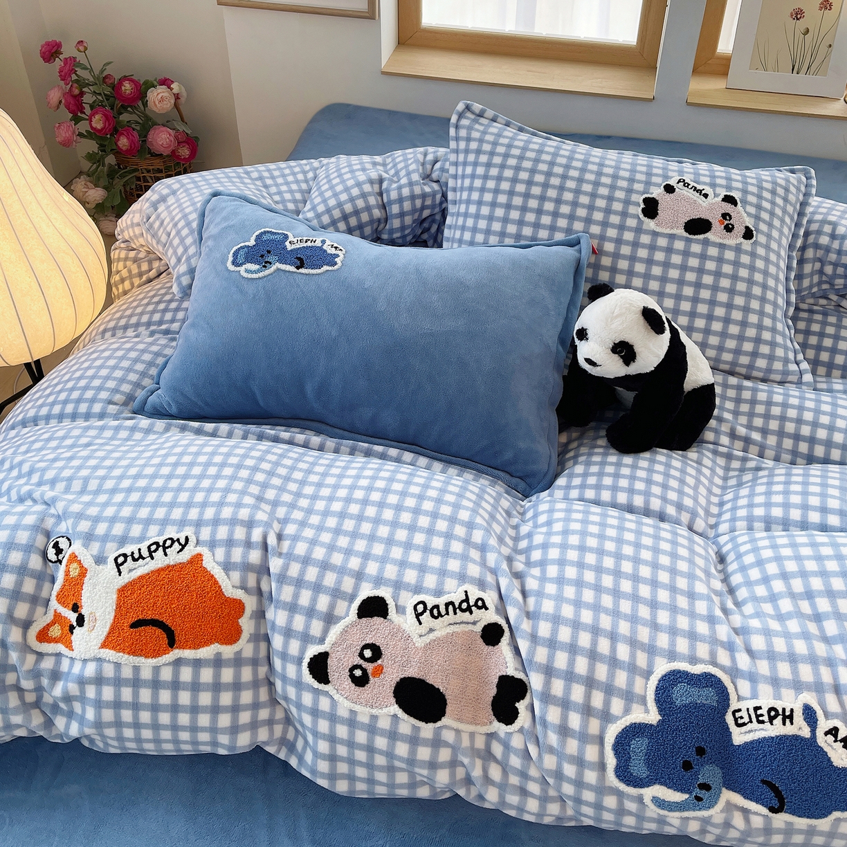 91家纺网 家纺一手货源 找家纺 炫拼家纺 2025新款高克重牛奶绒格子卡通毛巾绣加厚四件套-糖宝系列 糖宝-星球萌宠