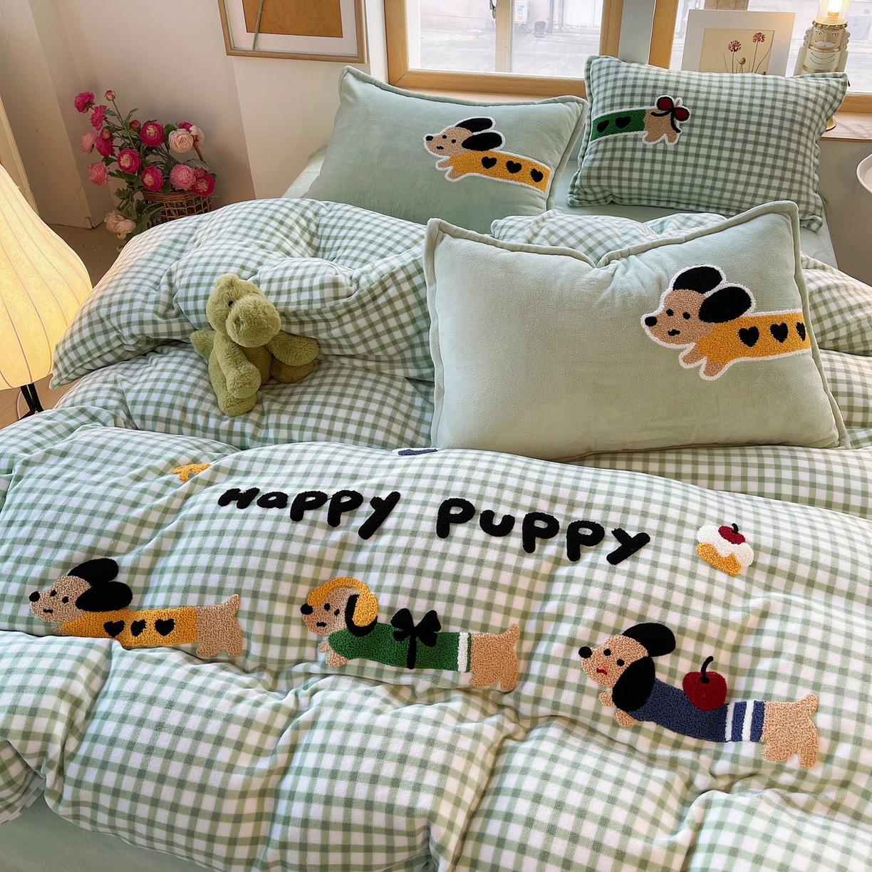 91家纺网 家纺一手货源 找家纺 炫拼家纺 2025新款高克重牛奶绒格子卡通毛巾绣加厚四件套-糖宝系列 糖宝-汪星日记