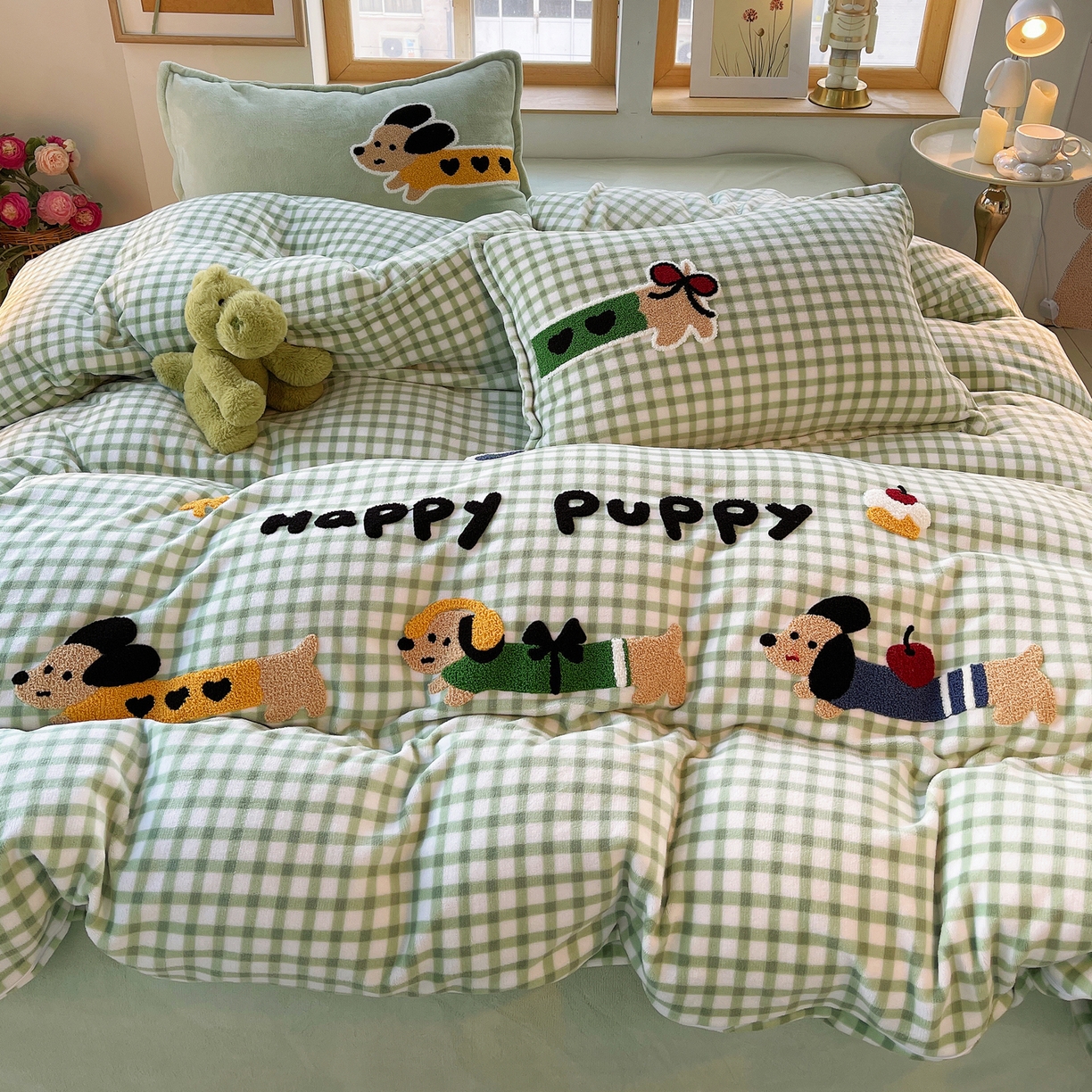 91家纺网 家纺一手货源 找家纺 炫拼家纺 2025新款高克重牛奶绒格子卡通毛巾绣加厚四件套-糖宝系列 糖宝-汪星日记